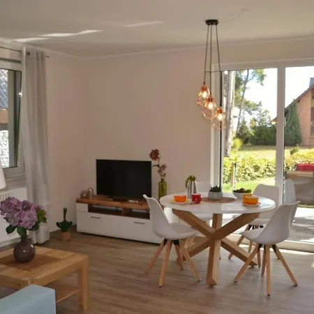 U15 Eg - Charmante Ferienwohnung Am Mit Kamin, Terrasse Und Wlan In An Der Muritz Robel