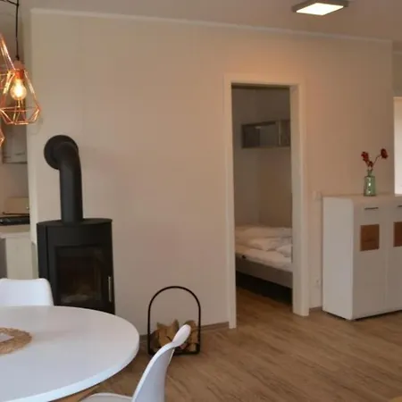 U15 Eg - Charmante Ferienwohnung Am Mit Kamin, Terrasse Und Wlan In An Der Muritz * Robel