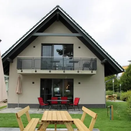 U15 Eg - Charmante Ferienwohnung Am Mit Kamin, Terrasse Und Wlan In An Der Muritz * Robel